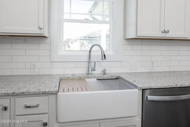 $384,900 | 101 Sunny Acres Lane, Clinton, NC 28328