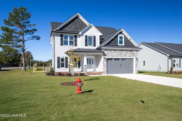 $384,900 | 101 Sunny Acres Lane, Clinton, NC 28328