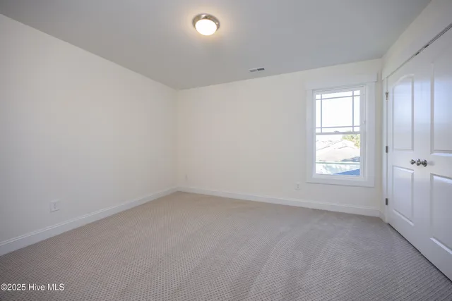 $384,900 | 101 Sunny Acres Lane, Clinton, NC 28328