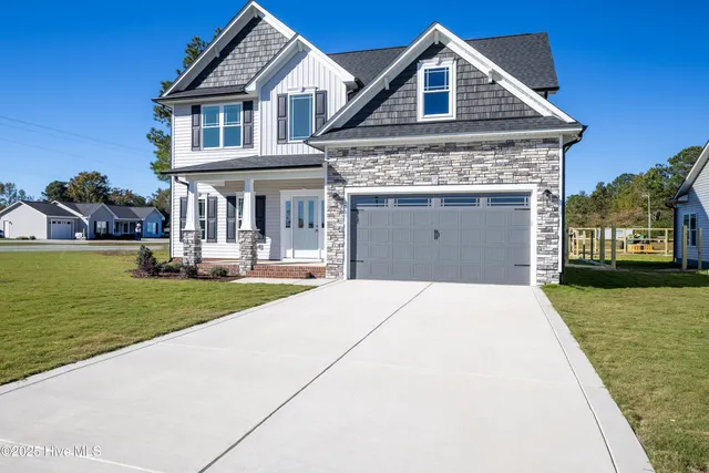 $384,900 | 101 Sunny Acres Lane, Clinton, NC 28328