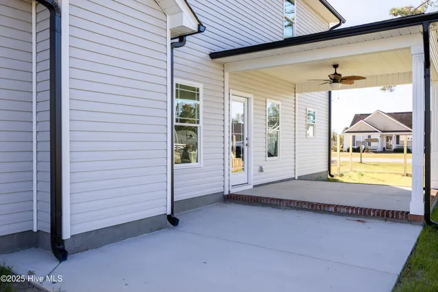 $384,900 | 101 Sunny Acres Lane, Clinton, NC 28328