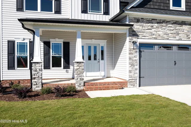 $384,900 | 101 Sunny Acres Lane, Clinton, NC 28328