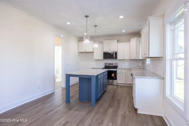 $384,900 | 101 Sunny Acres Lane, Clinton, NC 28328