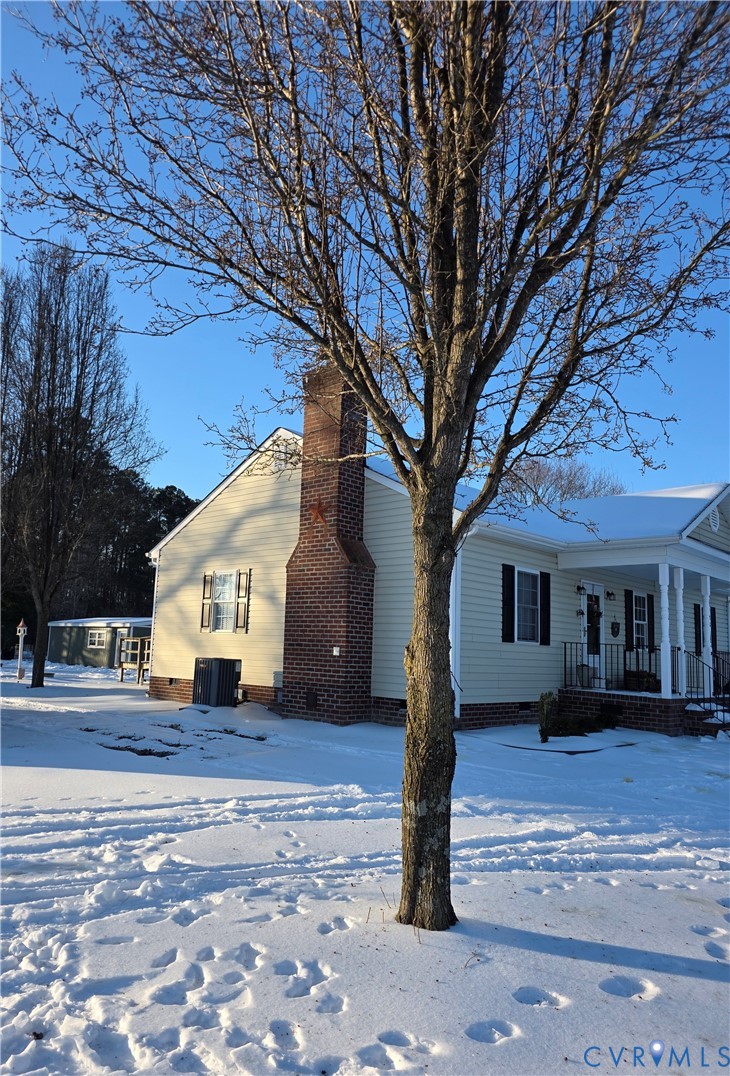 8511 Peaks Road Hanover, VA 23069 - Photo 5 of 48 a front view of house with yard and green space