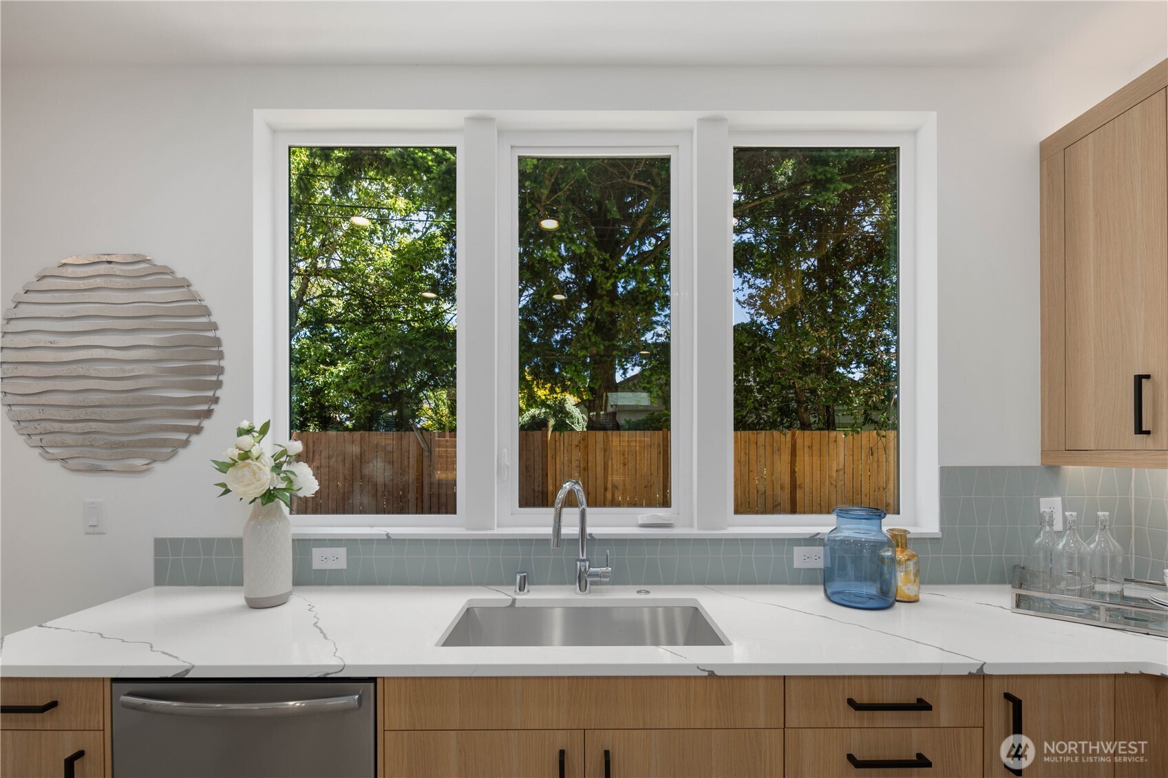 512 North 92nd Street Seattle, WA 98103 - Photo 7 of 34