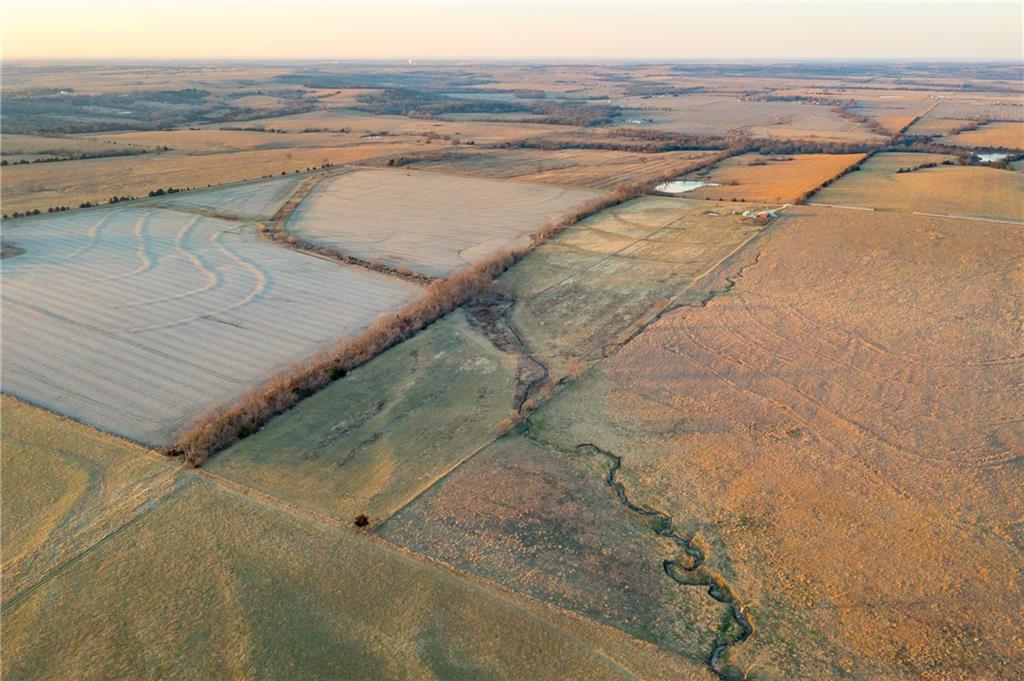 30432 1150 Road Kincaid, KS 66039 - Photo 11 of 92