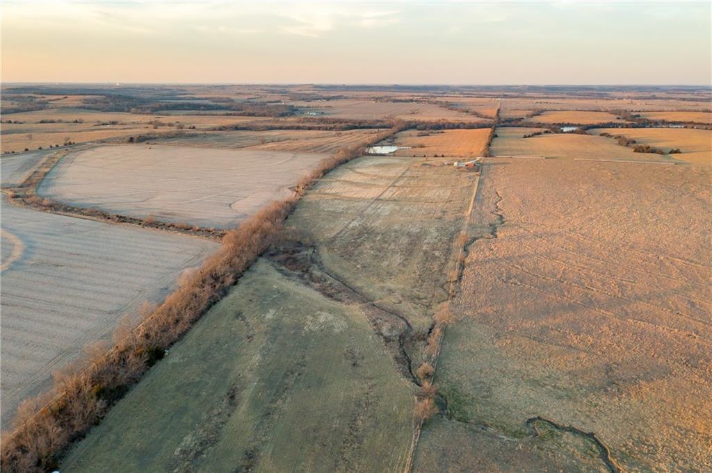 30432 1150 Road Kincaid, KS 66039 - Photo 5 of 92