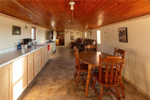 $199,785 | 30432 1150 Road, Kincaid, KS 66039