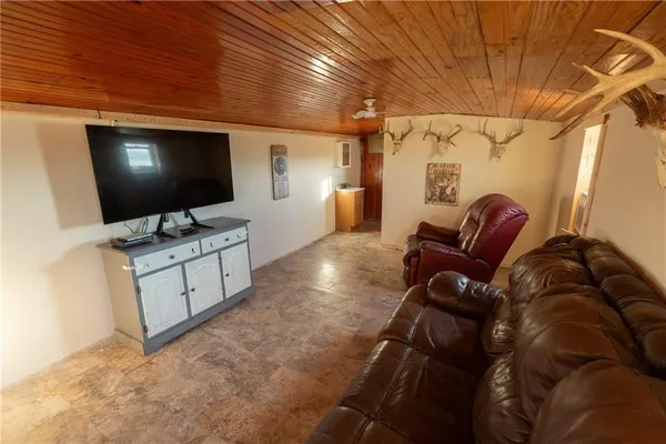 $199,785 | 30432 1150 Road, Kincaid, KS 66039