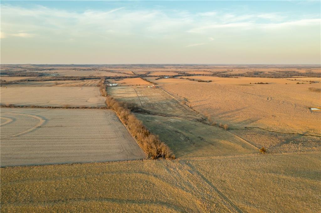 30432 1150 Road Kincaid, KS 66039 - Photo 7 of 92