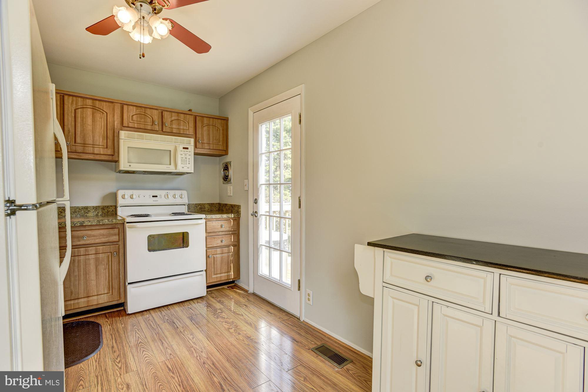 37 Colleton Court Baltimore, MD 21236 - Photo 11 of 27 Kitchen