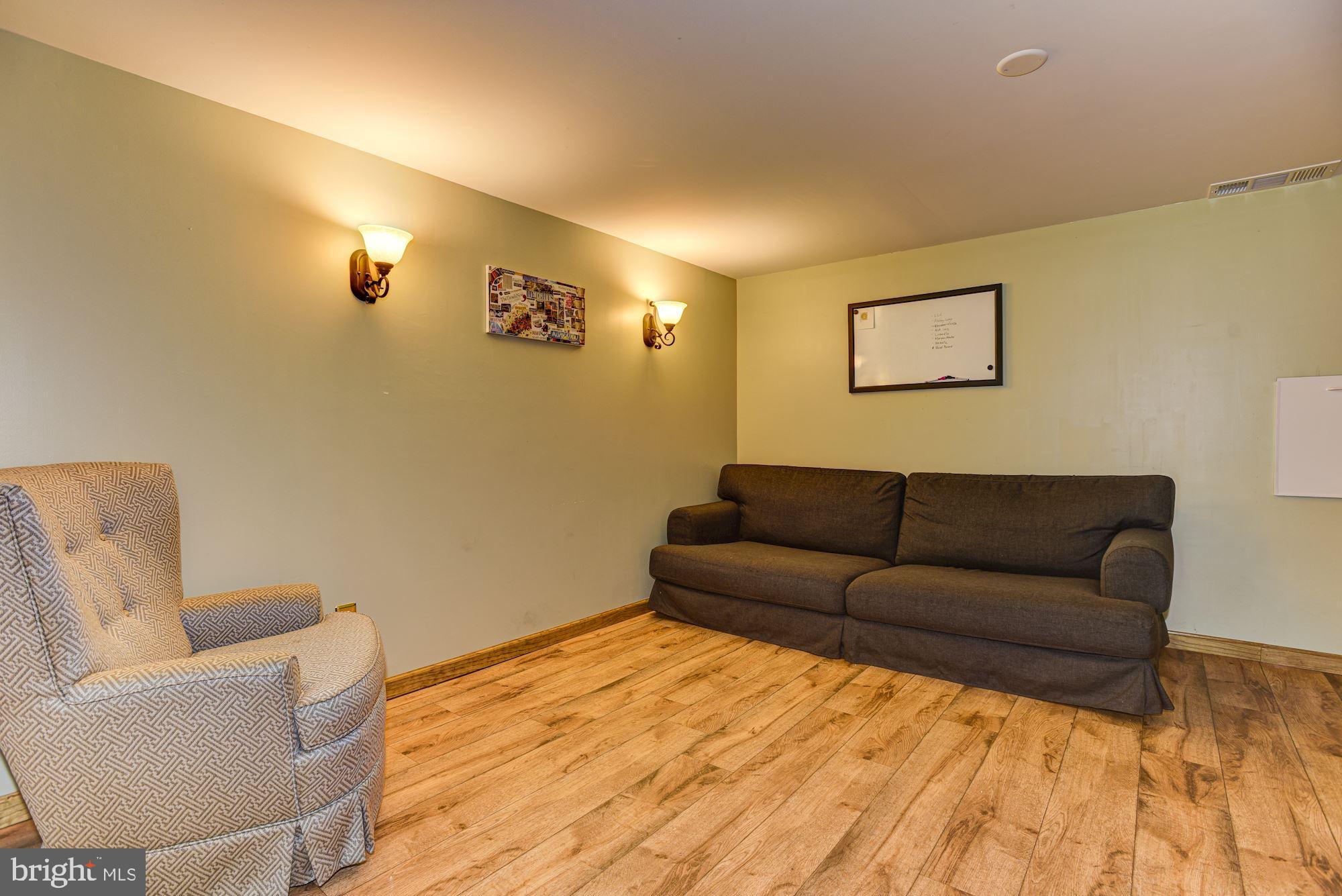 37 Colleton Court Baltimore, MD 21236 - Photo 16 of 27 Family Room