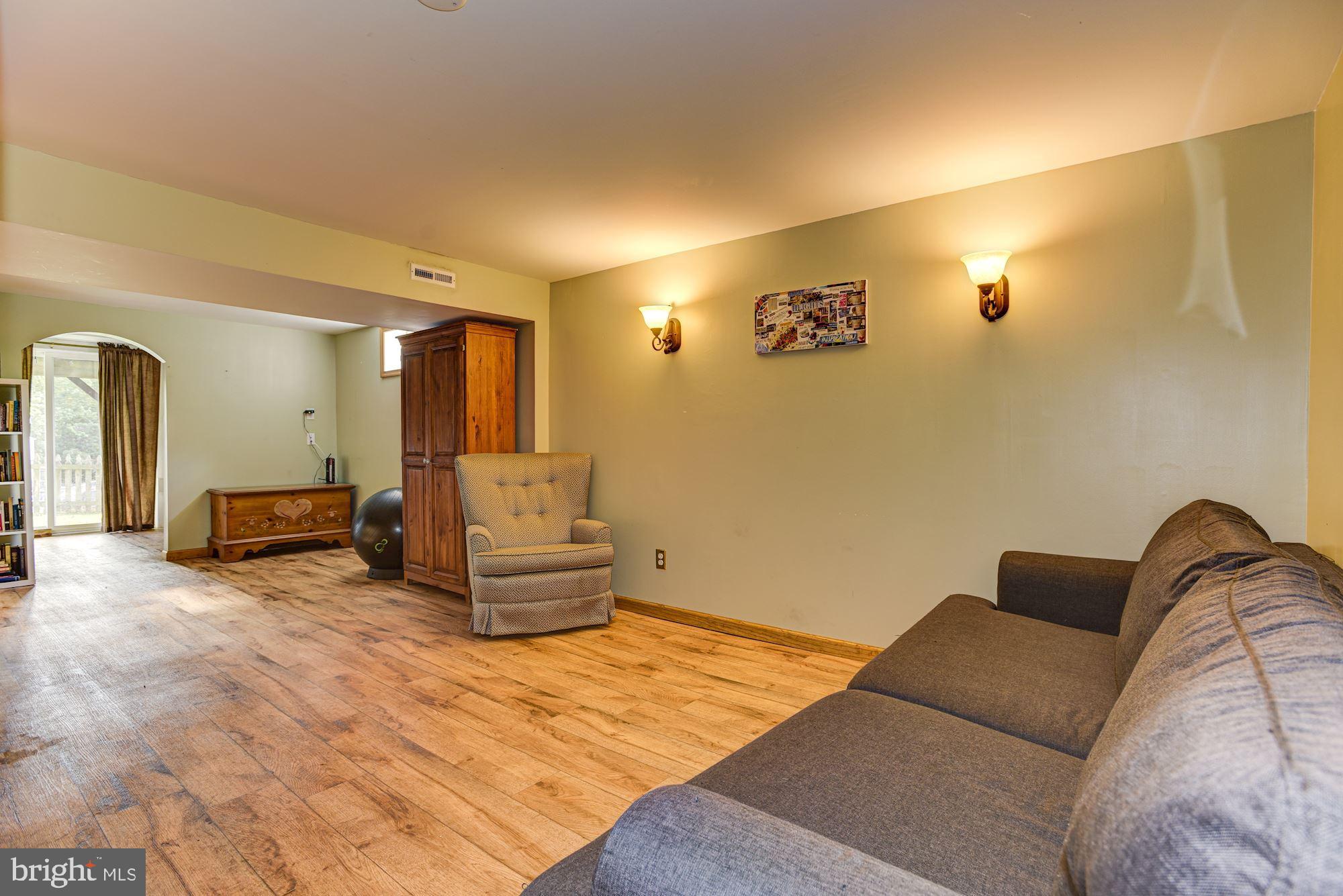 37 Colleton Court Baltimore, MD 21236 - Photo 17 of 27 Family Room