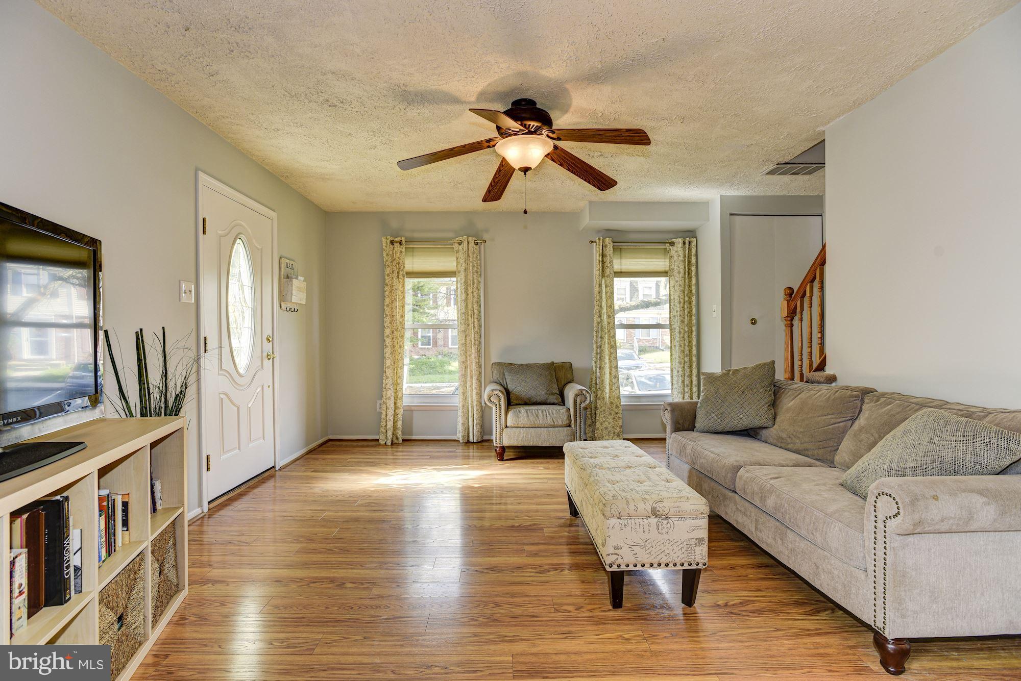 37 Colleton Court Baltimore, MD 21236 - Photo 5 of 27 Living Room