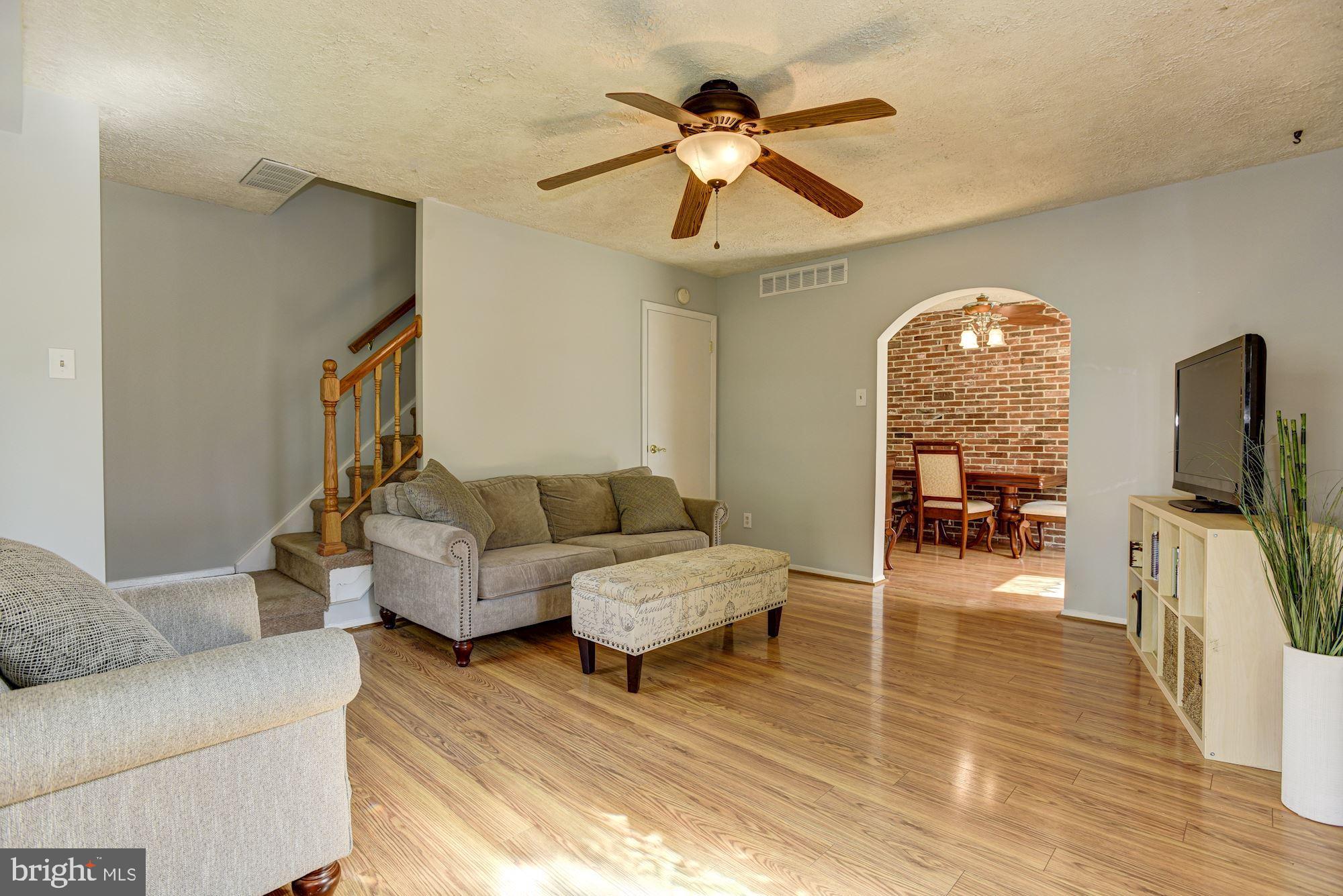 37 Colleton Court Baltimore, MD 21236 - Photo 6 of 27 Living Room