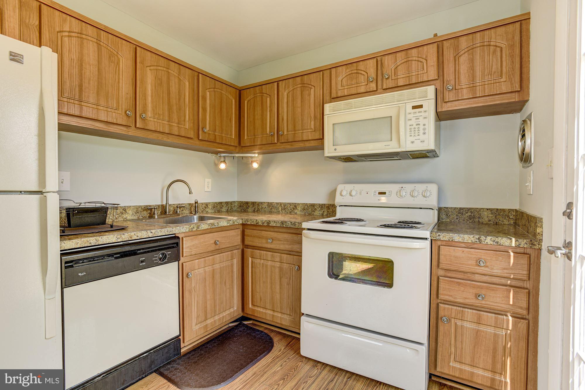 37 Colleton Court Baltimore, MD 21236 - Photo 9 of 27 Kitchen
