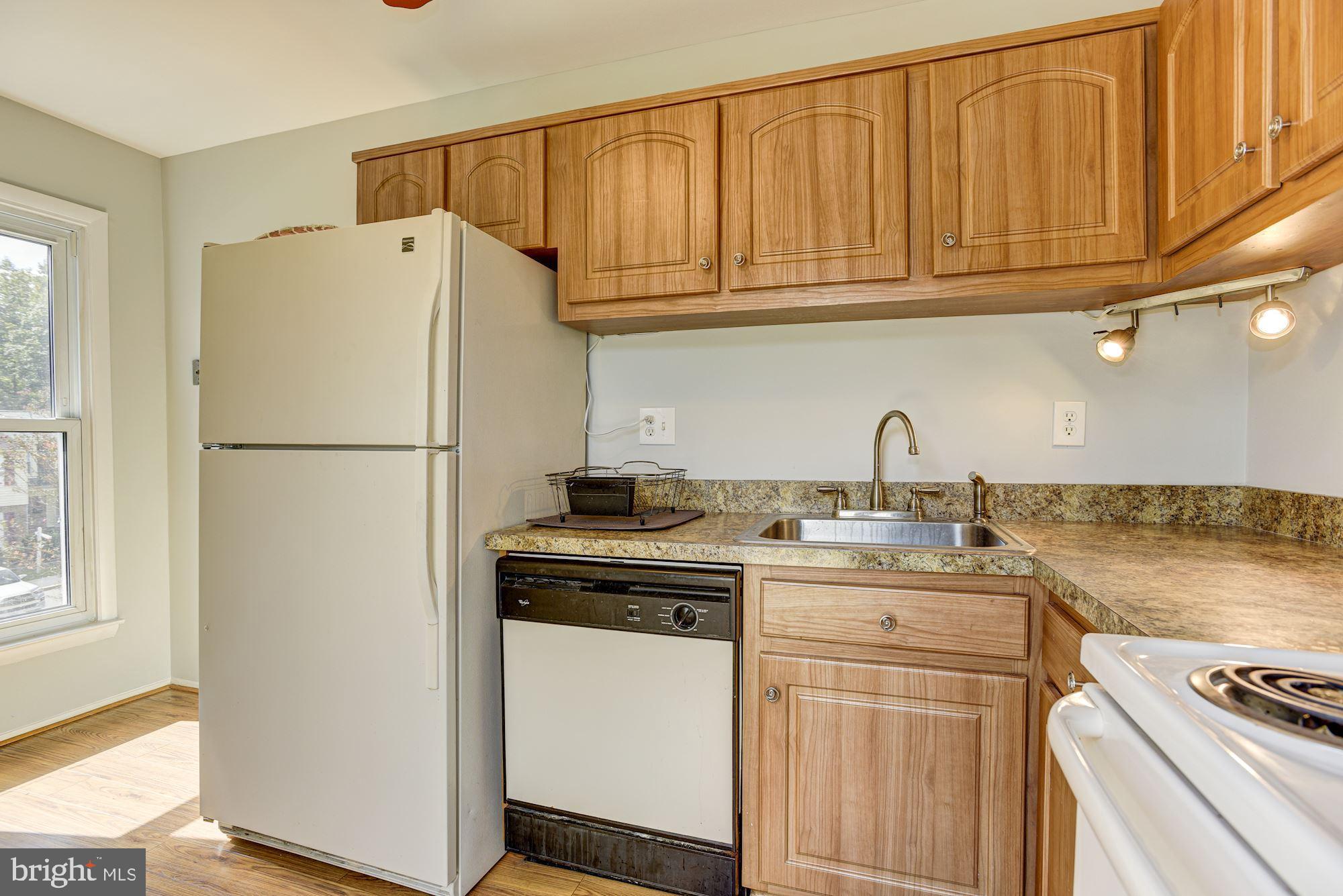 37 Colleton Court Baltimore, MD 21236 - Photo 10 of 27 Kitchen