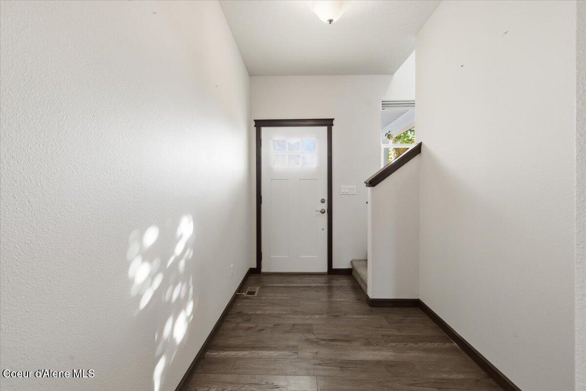 13892 North Pristine Circle Rathdrum, ID 83858 - Photo 5 of 39 Entry way (2)
