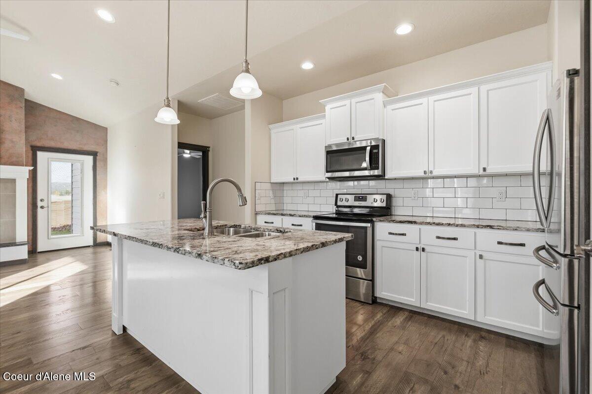 13892 North Pristine Circle Rathdrum, ID 83858 - Photo 9 of 39 Kitchen 2