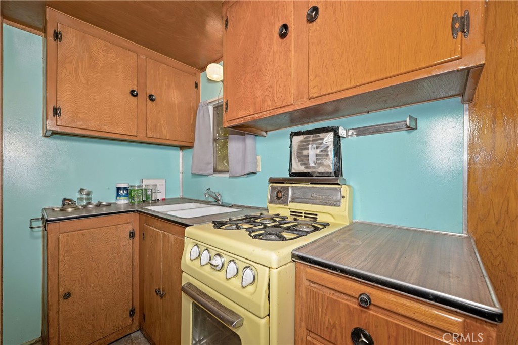 4733 County Road East Orland, CA 95963 - Photo 23 of 40 Trailer Kitchen