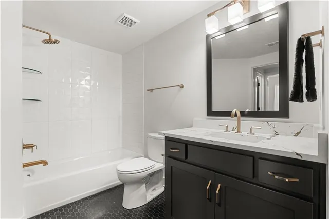 $749,000 | 8904 North Clarion Avenue, Kansas City, MO 64153