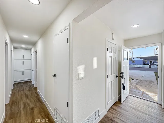 $1,349,900 | 17452 Jefferson Lane, Huntington Beach, CA 92647