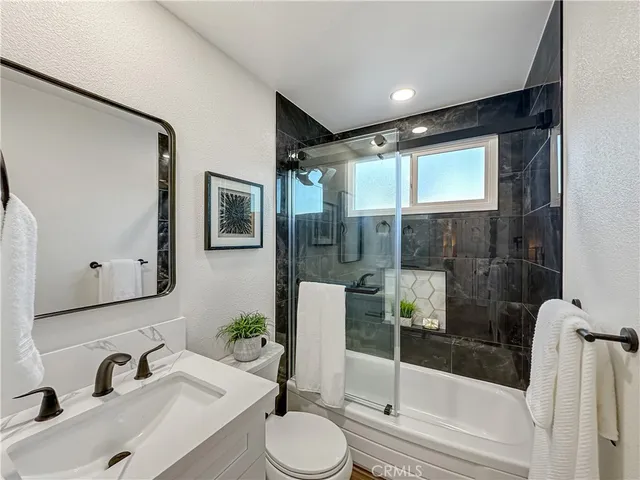 $1,349,900 | 17452 Jefferson Lane, Huntington Beach, CA 92647