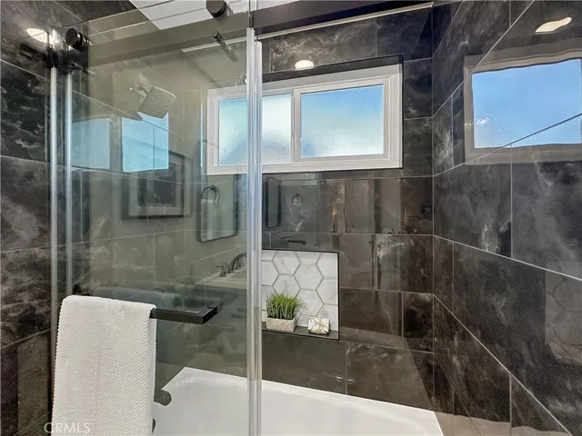 $1,349,900 | 17452 Jefferson Lane, Huntington Beach, CA 92647