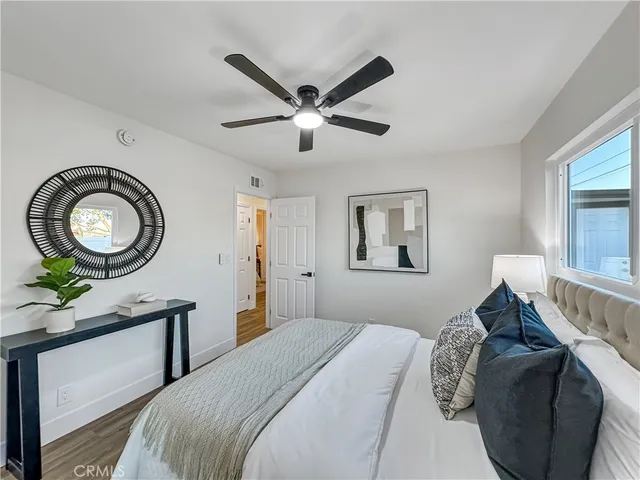 $1,349,900 | 17452 Jefferson Lane, Huntington Beach, CA 92647