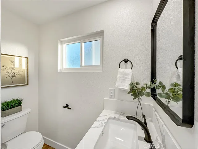 $1,349,900 | 17452 Jefferson Lane, Huntington Beach, CA 92647