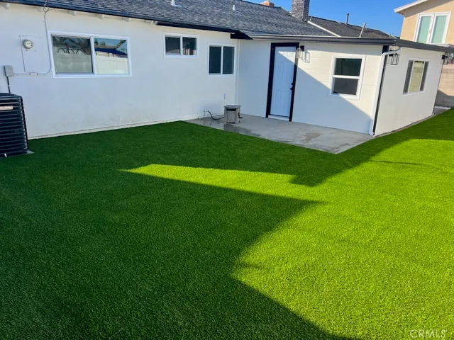 $1,349,900 | 17452 Jefferson Lane, Huntington Beach, CA 92647