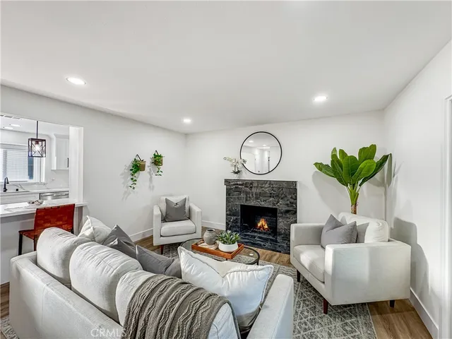 $1,349,900 | 17452 Jefferson Lane, Huntington Beach, CA 92647