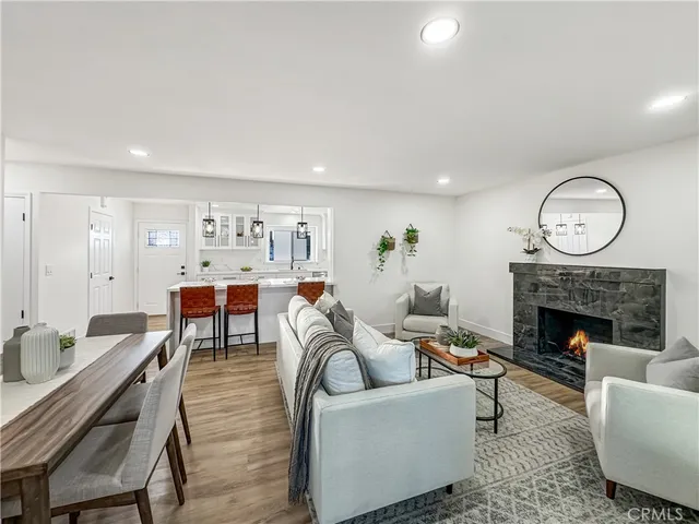 $1,349,900 | 17452 Jefferson Lane, Huntington Beach, CA 92647