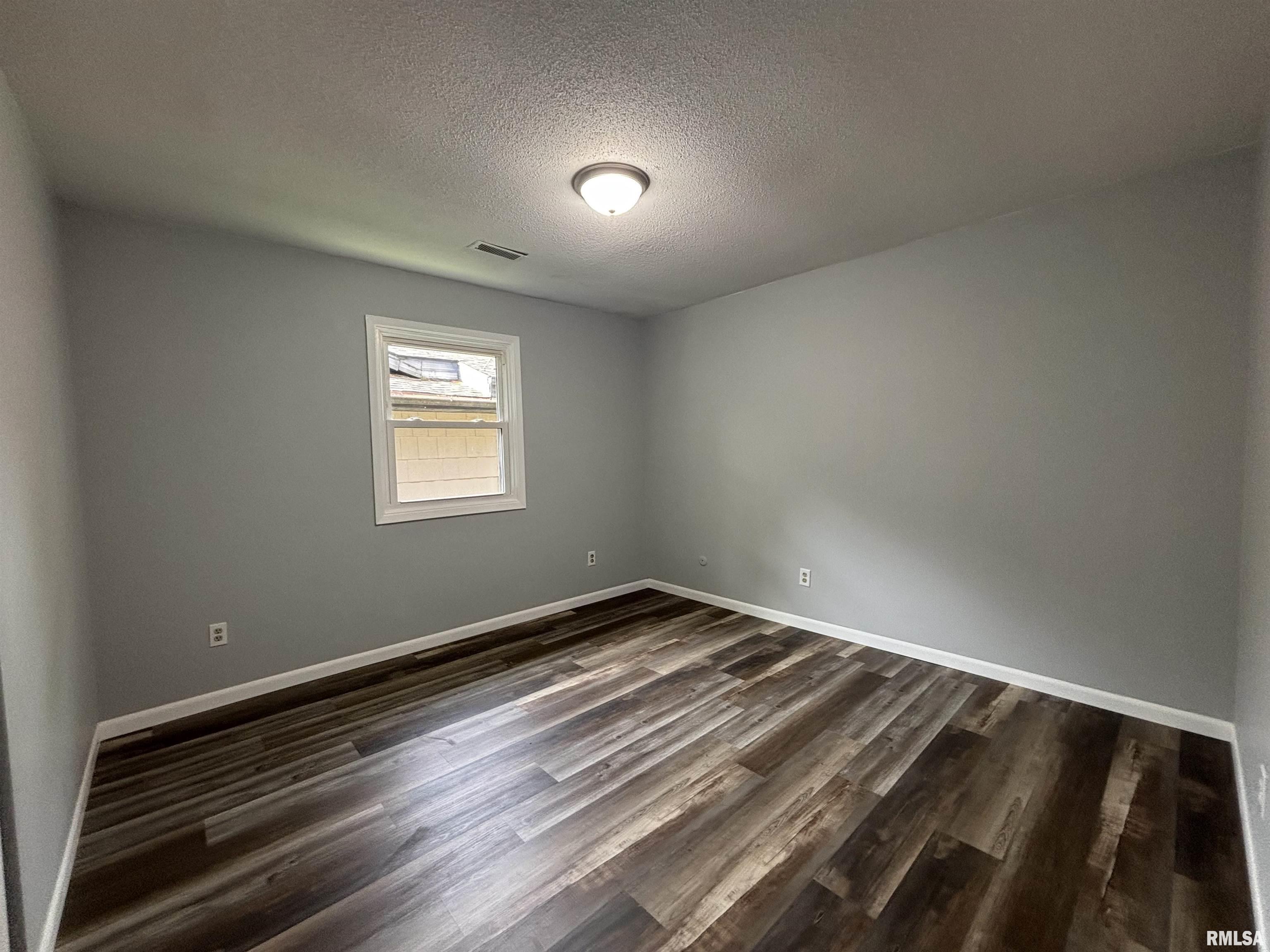 141 North Douglas Avenue Springfield, IL 62702 - Photo 9 of 15