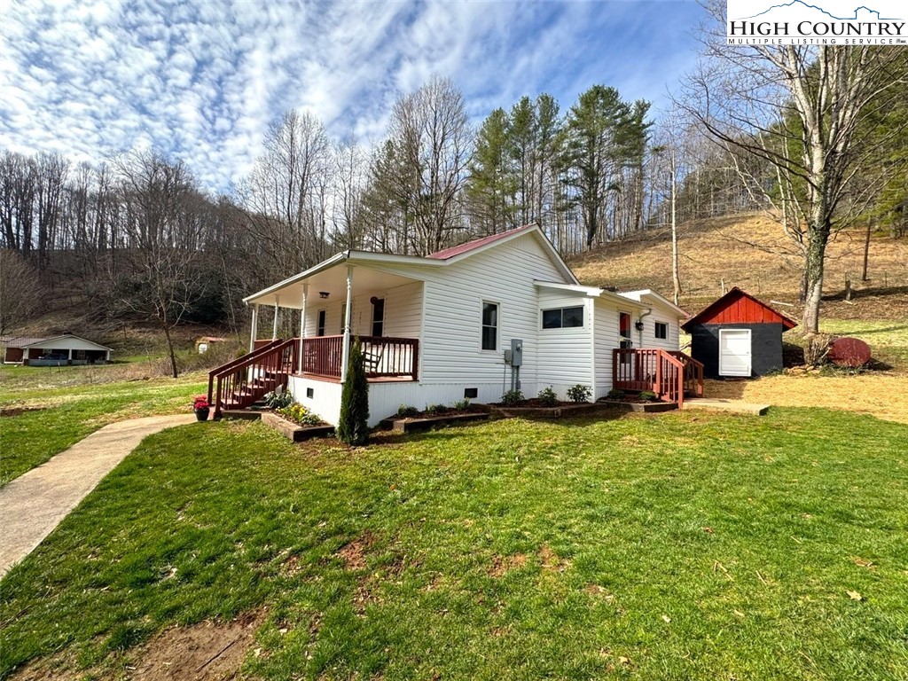 303 Sugar Tree Road Warrensville, NC 28693 - Photo 2 of 37