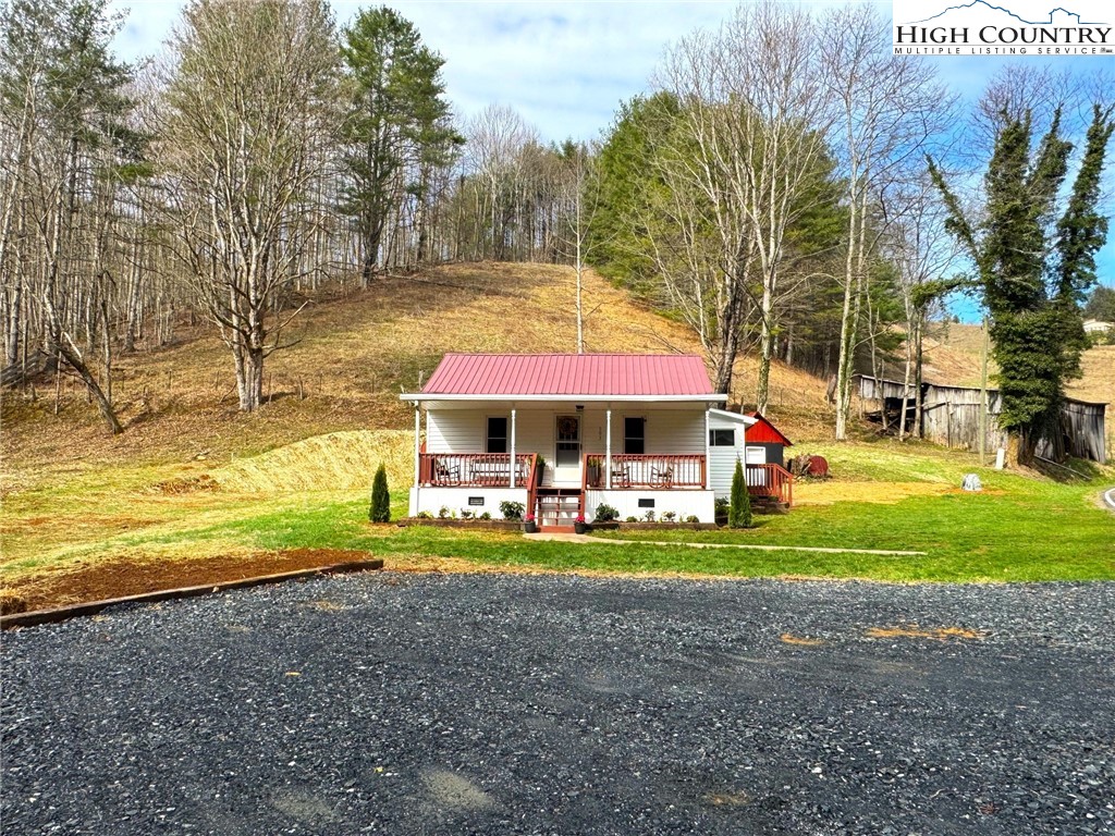 303 Sugar Tree Road Warrensville, NC 28693 - Photo 3 of 37