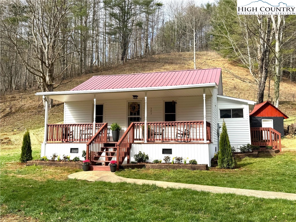 303 Sugar Tree Road Warrensville, NC 28693 - Photo 4 of 37