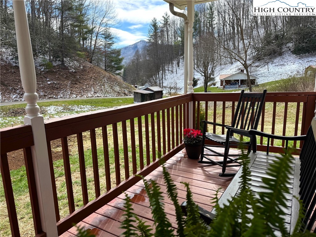 303 Sugar Tree Road Warrensville, NC 28693 - Photo 7 of 37