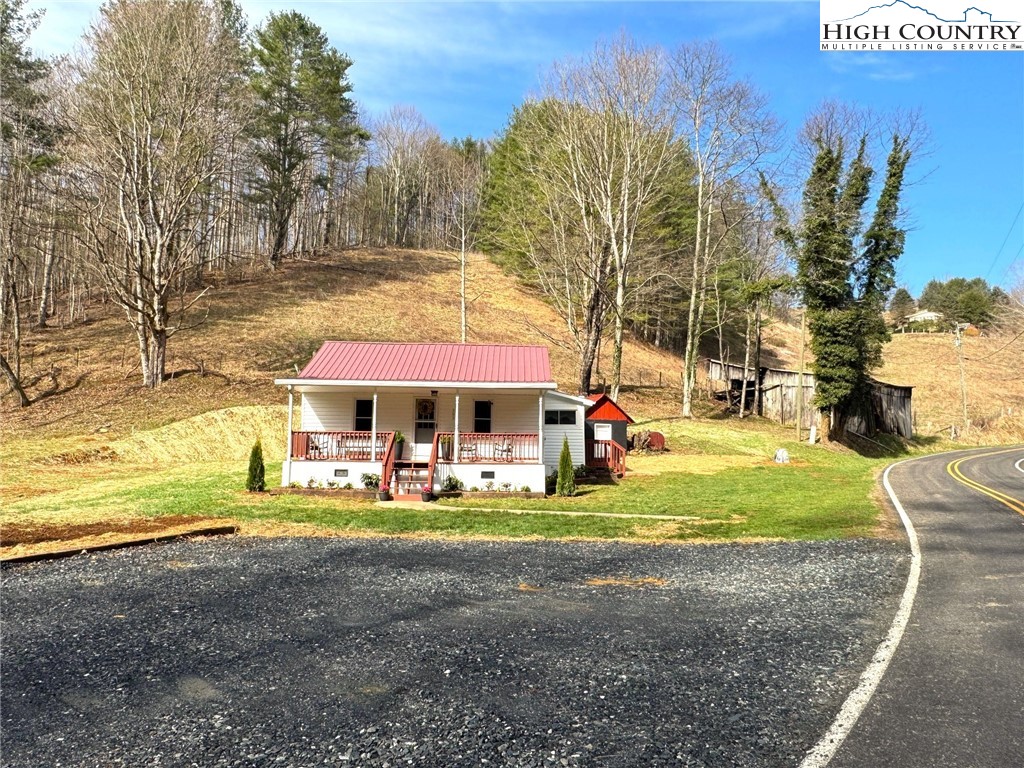 303 Sugar Tree Road Warrensville, NC 28693 - Photo 8 of 37