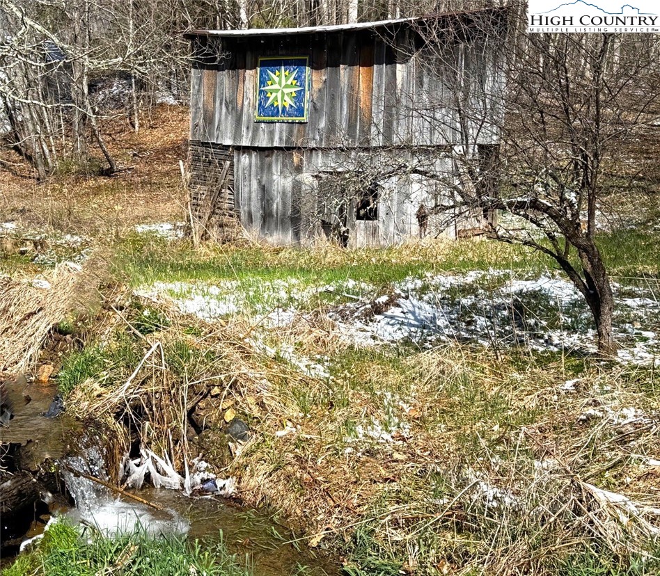 303 Sugar Tree Road Warrensville, NC 28693 - Photo 9 of 37