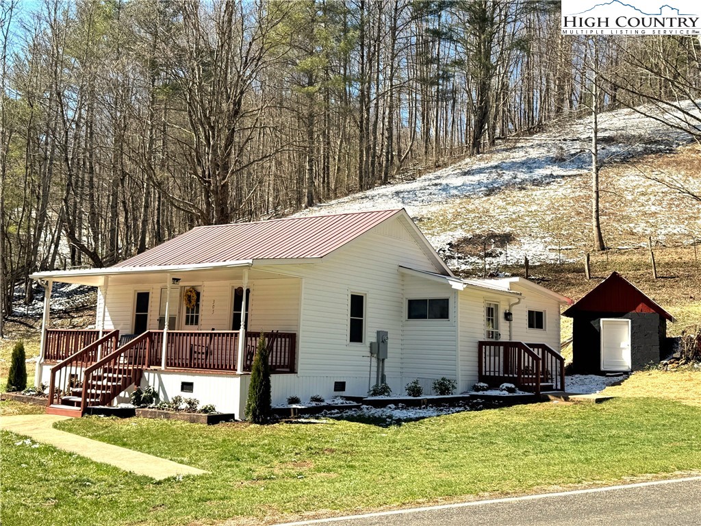 303 Sugar Tree Road Warrensville, NC 28693 - Photo 10 of 37