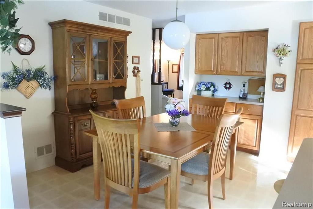 40705 Village Wood Road Novi, MI 48375 - Photo 6 of 25
