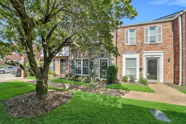 $2,200 | 2420 Tarrytown Mall, Unit 32, Houston, TX 77057