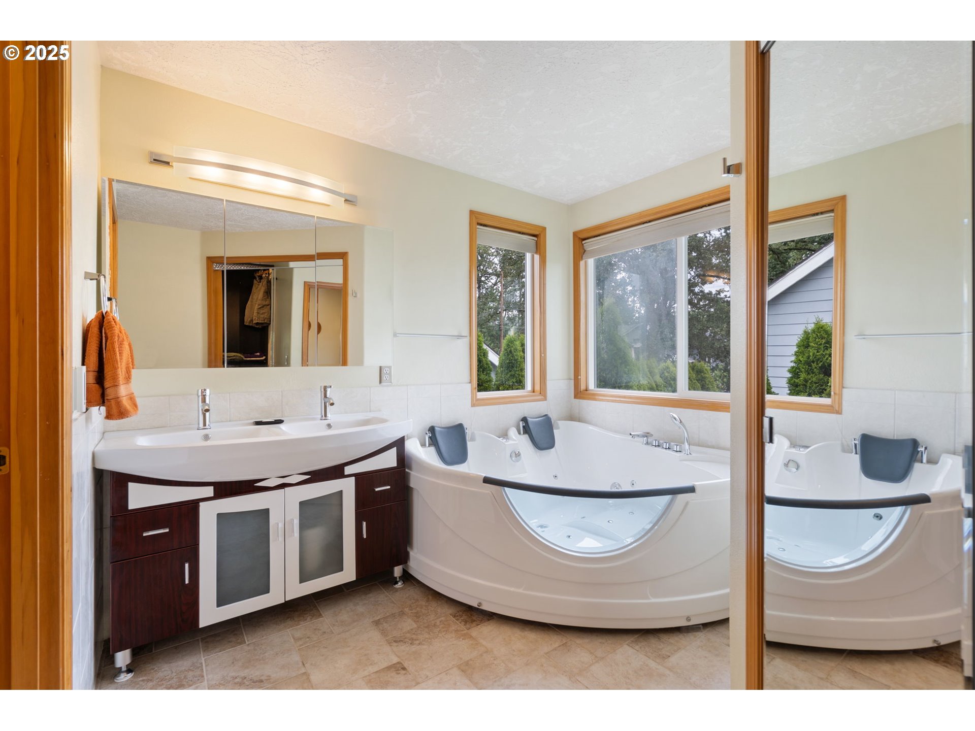 9358 Southwest Claridge Drive Portland, OR 97223 - Photo 23 of 46
