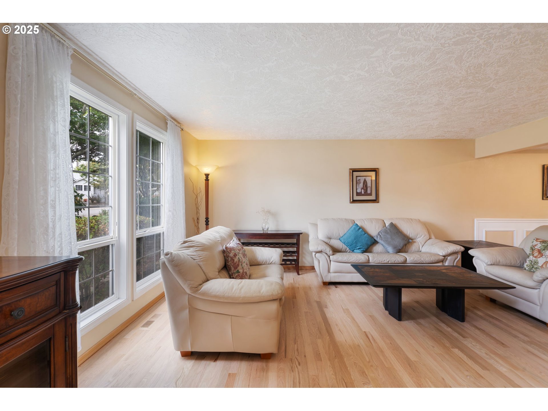 9358 Southwest Claridge Drive Portland, OR 97223 - Photo 6 of 46