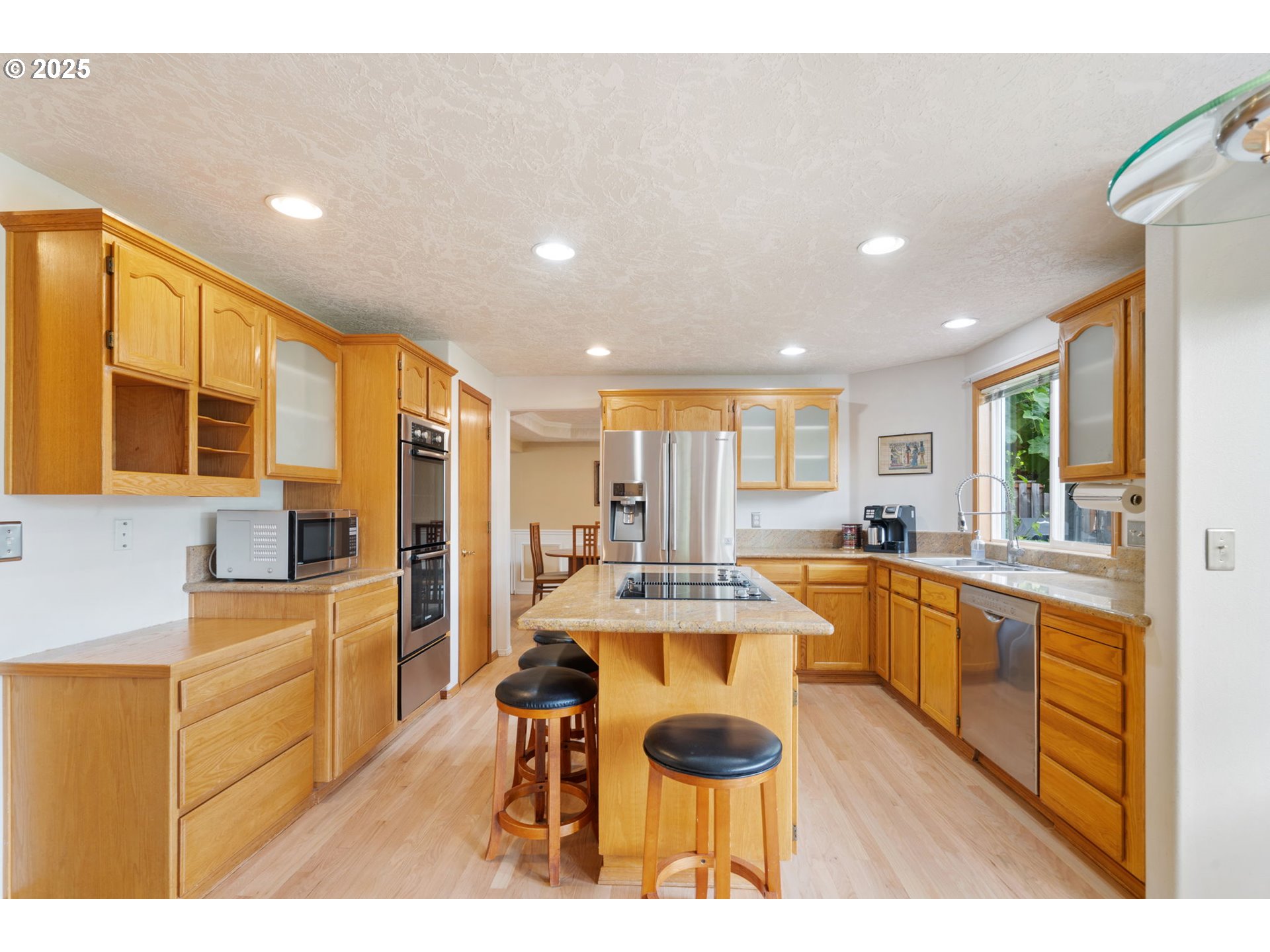 9358 Southwest Claridge Drive Portland, OR 97223 - Photo 10 of 46