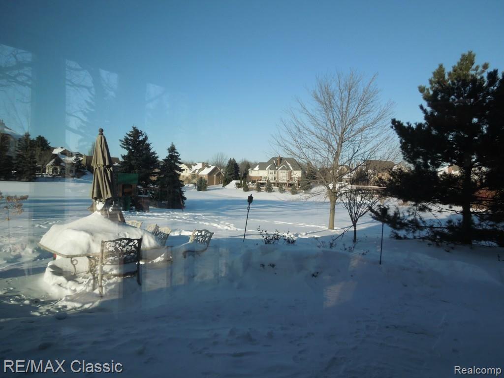 2760 Murfield Court Rochester, MI 48306 - Photo 50 of 55 Large Green Space