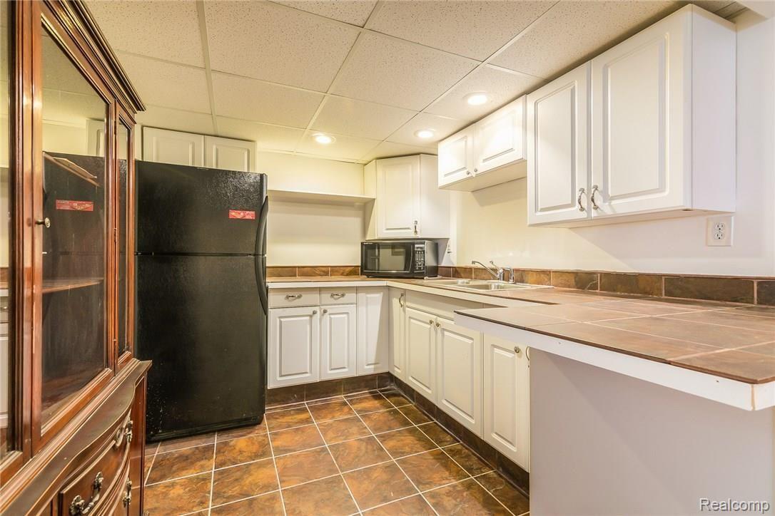 2516 Florence Drive Rochester, MI 48309 - Photo 37 of 46 037-3867422-medium.jpg