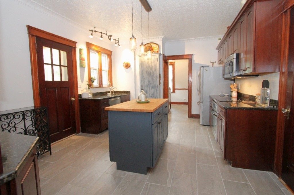 56 Glezen Street Worcester, MA 01604 - Photo 8 of 25 Gallery Image 8