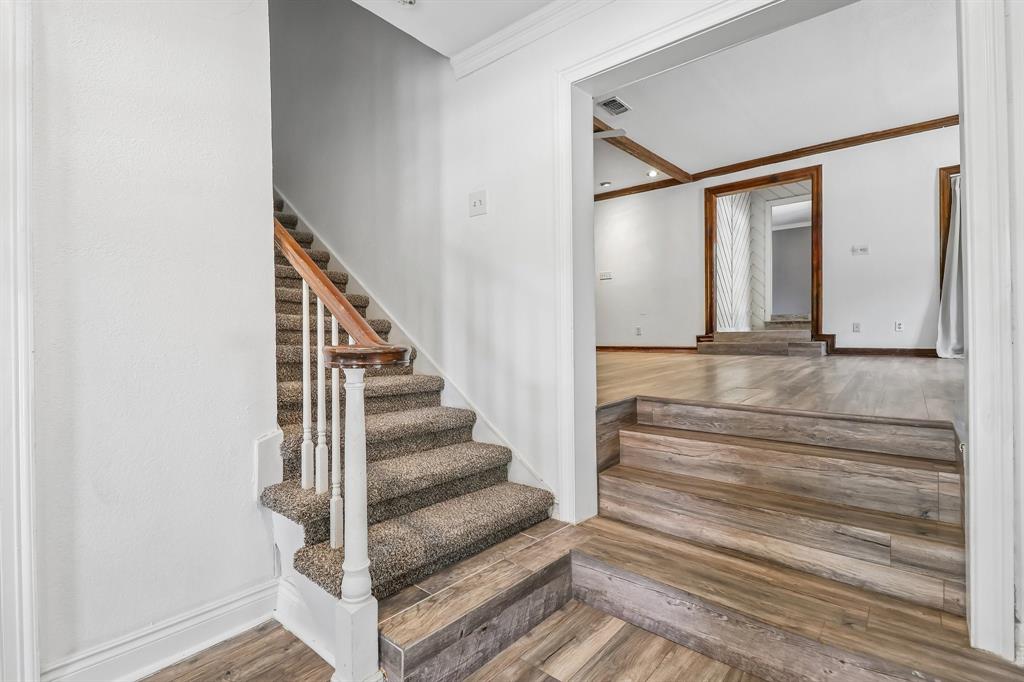 3108 Wingren Road Irving, TX 75062 - Photo 3 of 40 Gallery Image 3
